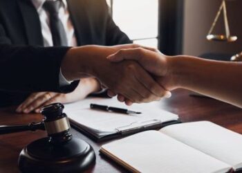 تفاوت وکیل پایه یک با وکیل پایه دو