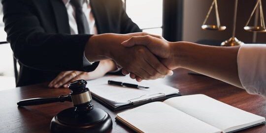 تفاوت وکیل پایه یک با وکیل پایه دو
